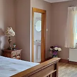 Nocleg ze śniadaniem Ballnamona House Cong