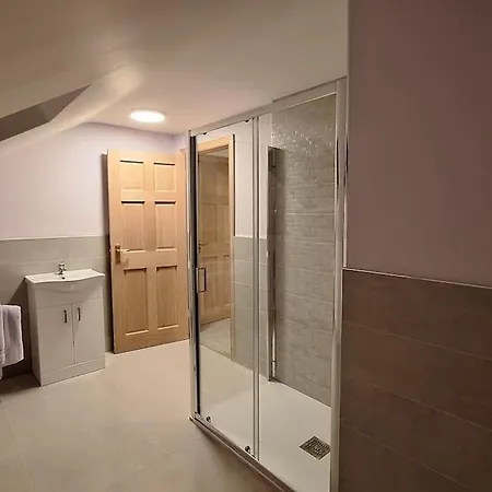 Bed & Breakfast Ballnamona House