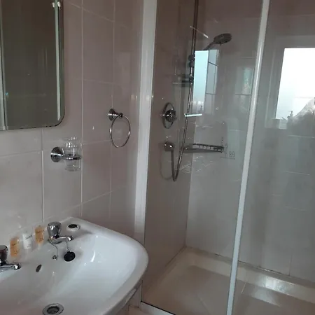 Bed & Breakfast Ballnamona House Cong