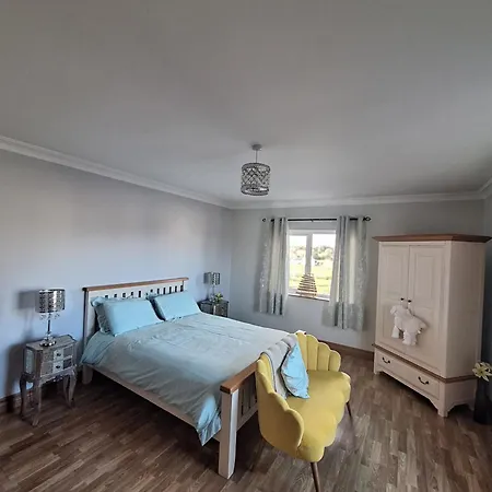 Bed & Breakfast Ballnamona House