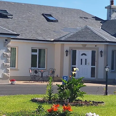 Bed & Breakfast Ballnamona House 3*