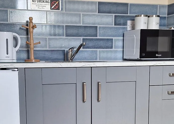 לינה וארוחת בוקר Ballnamona House