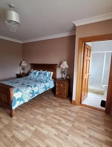 לינה וארוחת בוקר Ballnamona House קונג