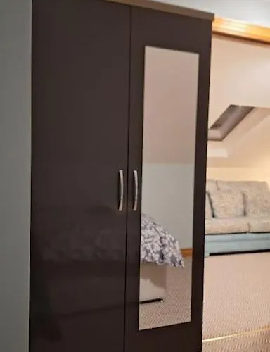 לינה וארוחת בוקר Ballnamona House 3*