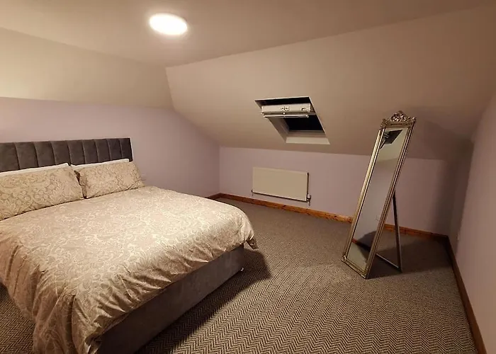 לינה וארוחת בוקר Ballnamona House קונג