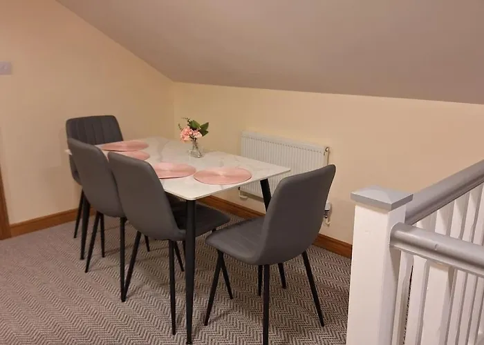 לינה וארוחת בוקר Ballnamona House