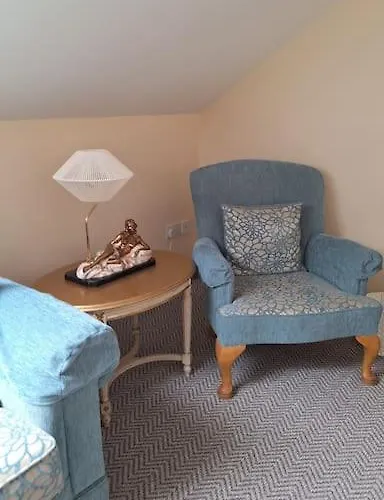 לינה וארוחת בוקר Ballnamona House 3*