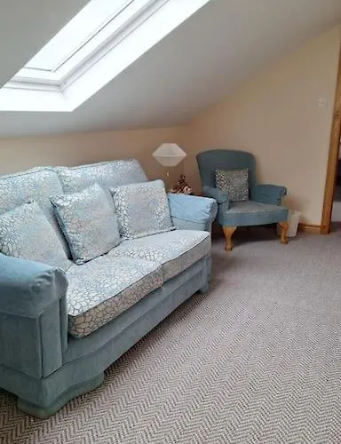 לינה וארוחת בוקר Ballnamona House קונג